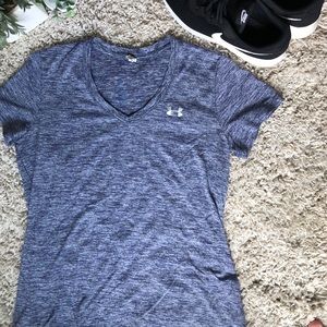 UNDER ARMOR Athletic V Neck Tee. Size Medium.